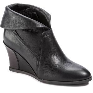 Latigo Zhara Black wedge foldover booties